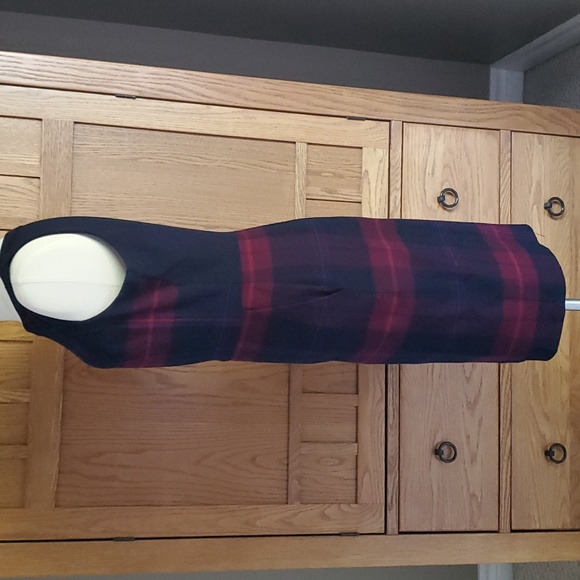 Sleeveless Tommy Hilfiger Dress - Picture 5 of 9